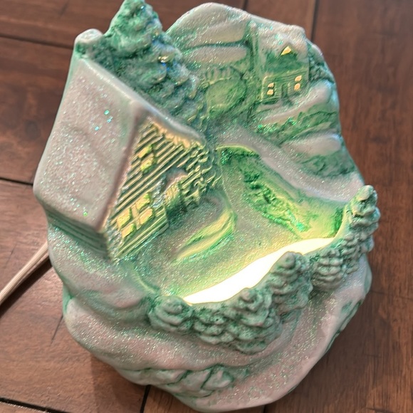 Tampa Bay Mold Company Winter Cabin - Picture 7 of 8